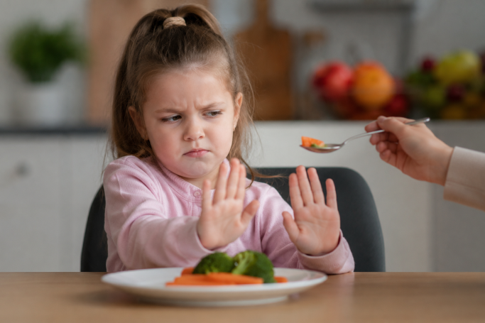 sélectivité alimentaire Illustration d'un enfant présentant une sélectivité alimentaire avec refus de certains aliments